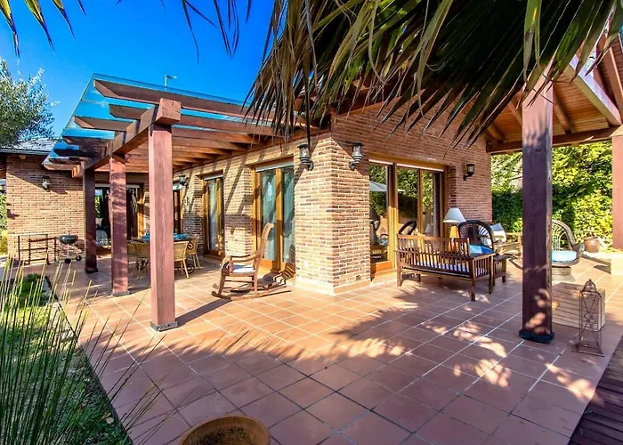 Villa Catalunya Casas A Costa Brava Gem - Only A Few Minutes To The Beach! *